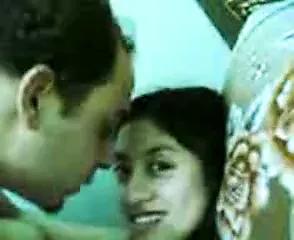 فرحانة عشان هي بتتناك - سكس مصري