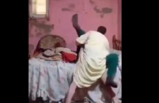 صعيدي بينيك مرات اخوه وبيصورها - سكس مصري
