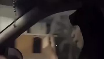 منقبة عراقية تمص داخل سيارة - سكس عراقي