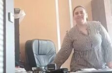 سكرتيرة تضع كاميرا خفية وتصور مديرها وهو ينيك فيها - سكس مصري