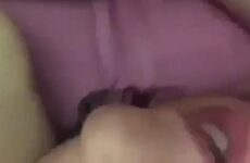 سكس جزائرية سخونة قاتلو حليتها باش يدخل فيها الزب - سكس عربي